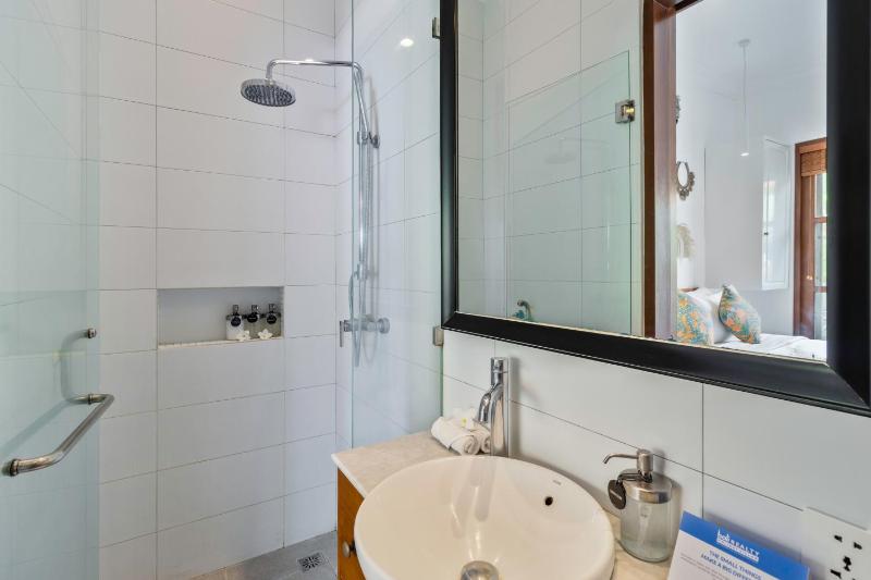Perfect for Couples and Solo Travellers - image 12