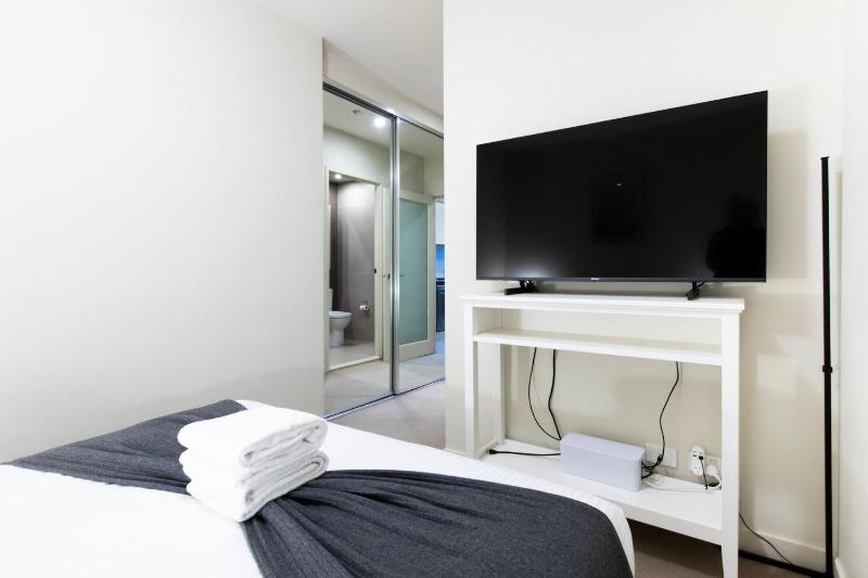 Skyline Serenity City View Stay with Pool & Spa - image 15
