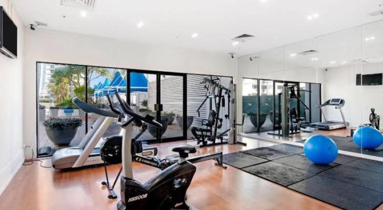 Surfers Paradise Chevron: Sea & City Views - image 13