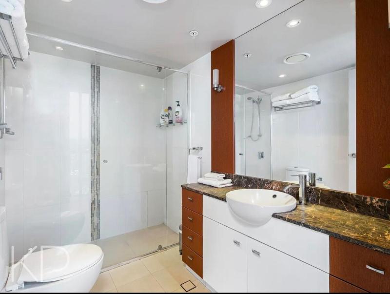 Surfers Paradise Chevron: Sea & City Views - image 16