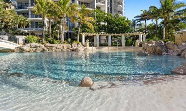 Surfers Paradise Chevron: Sea & City Views - image 12
