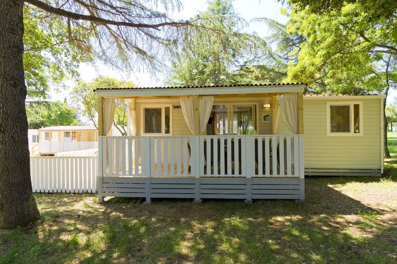 Comfort Three-Bedroom Mobile Home image 3