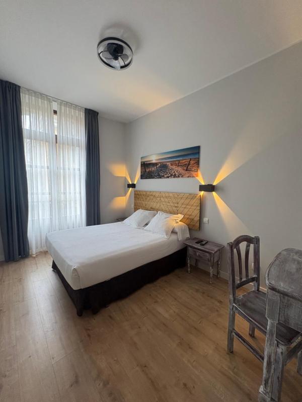 Double or Twin Room image 4