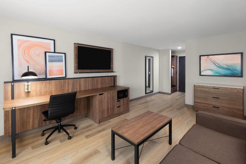 King Suite - Non-Smoking image 2