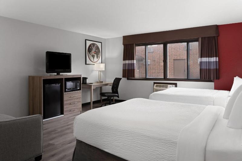Queen Room with Two Queen Beds - Non-Smoking image 1