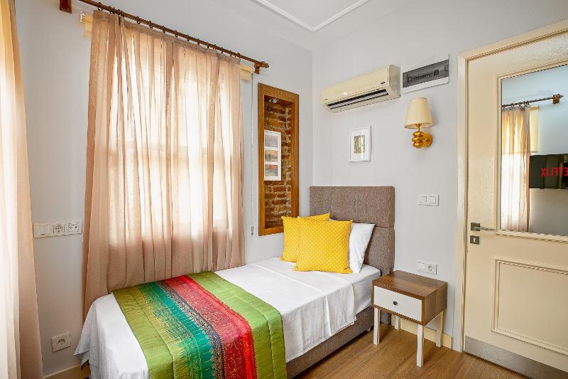 Single Room with Garden View image 2