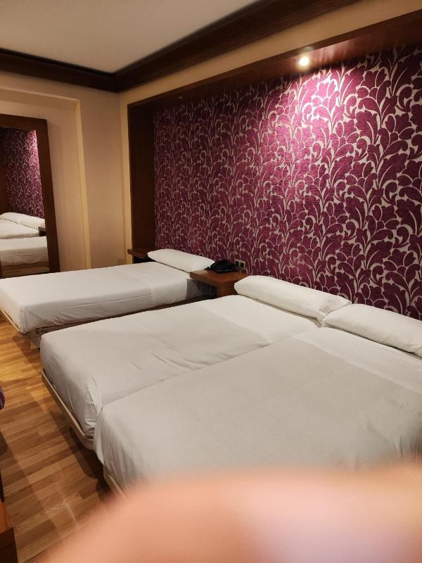 Double Room with Extra Bed image 2