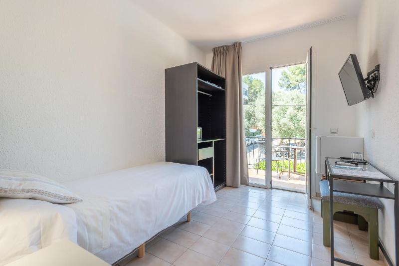 Single Room with Balcony image 2