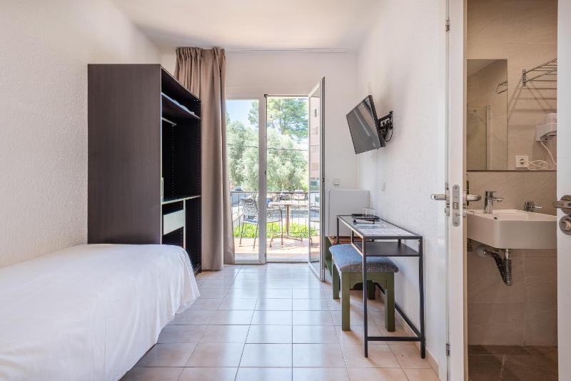 Single Room with Balcony image 4