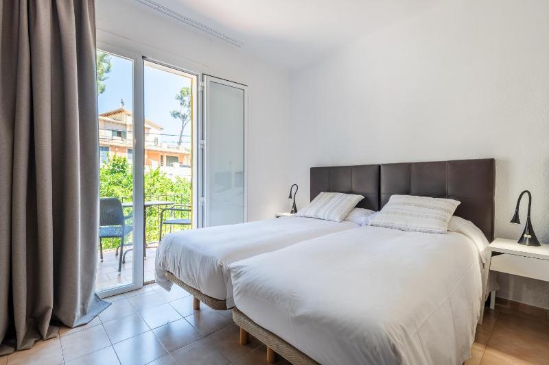 Twin Room with Terrace image 3