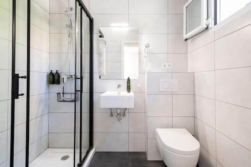 Twin Room with Terrace image 4