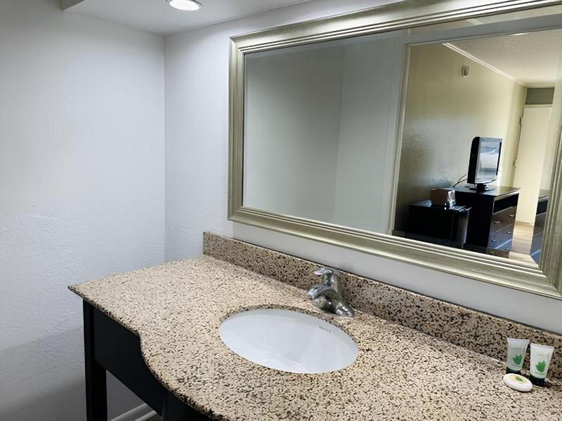 King Room image 2
