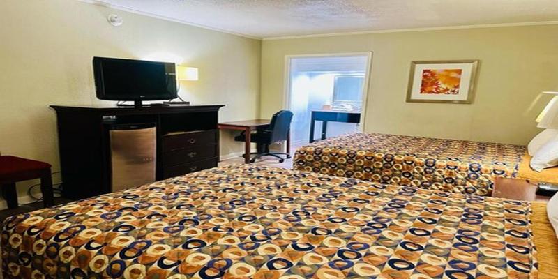 Standard King Room image 4