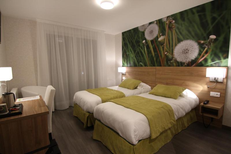 Double or Twin Room with Balcony image 3