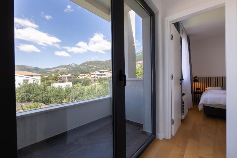 Luxury villa with a swimming pool Kastel Stari Kastela - 24431 - image 23
