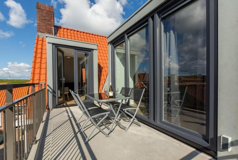 Luxe 4-Persons Apartment image 3
