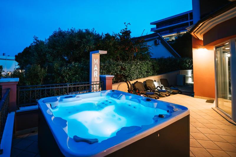 Three-Bedroom Apartment with Terrace and Sea View image 4