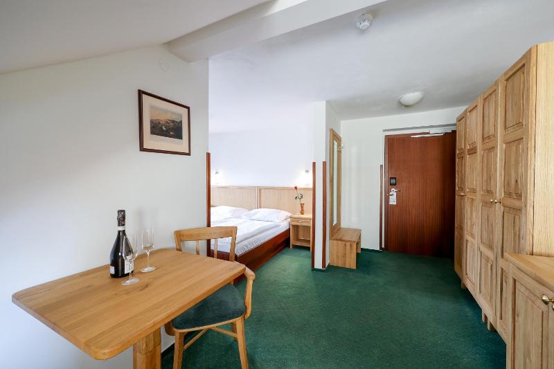 Double or Twin Room with City View image 3