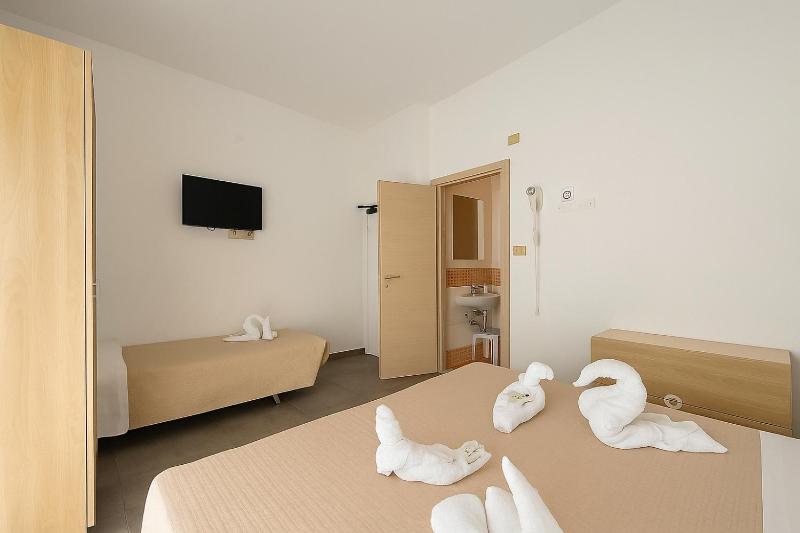 Triple Room with Balcony image 1