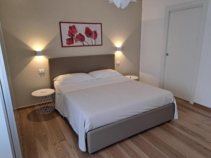 Deluxe Double Room image 2