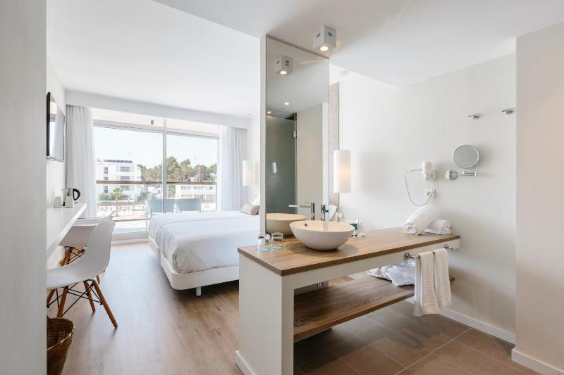 Double Pool View image 4