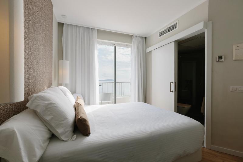 Double Frontal Sea View image 1