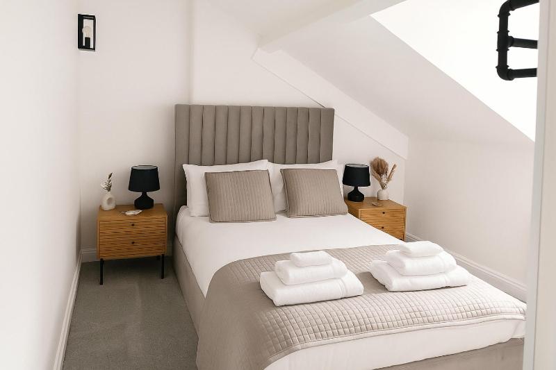 Nestee Serviced Apartments - Central Torquay - Pet Friendly - Harbour Views - image 33