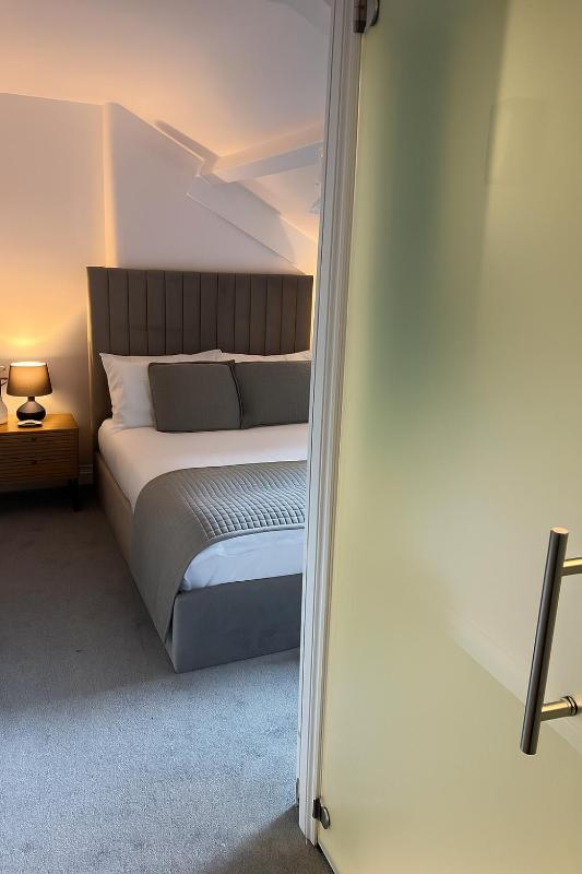 Nestee Serviced Apartments - Central Torquay - Pet Friendly - Harbour Views - image 2