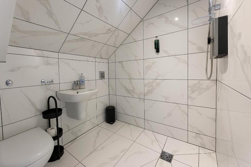 Nestee Serviced Apartments - Central Torquay - Pet Friendly - Harbour Views - image 28