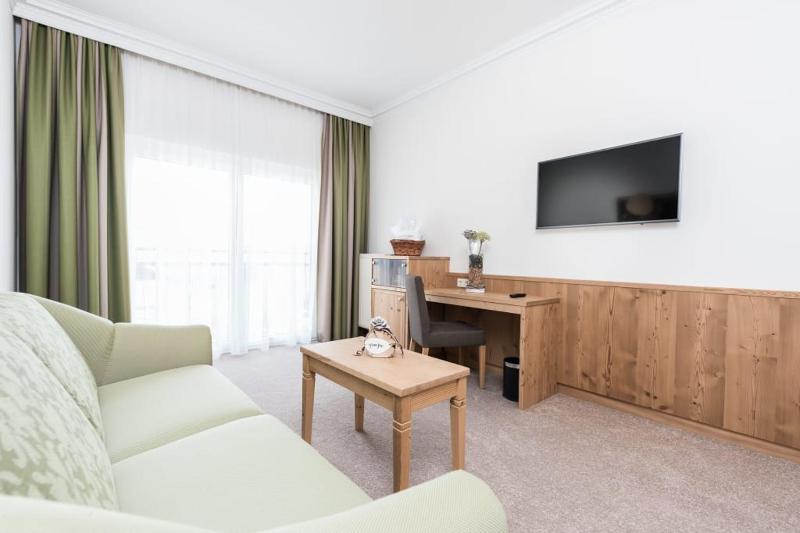 One-Bedroom Suite image 3