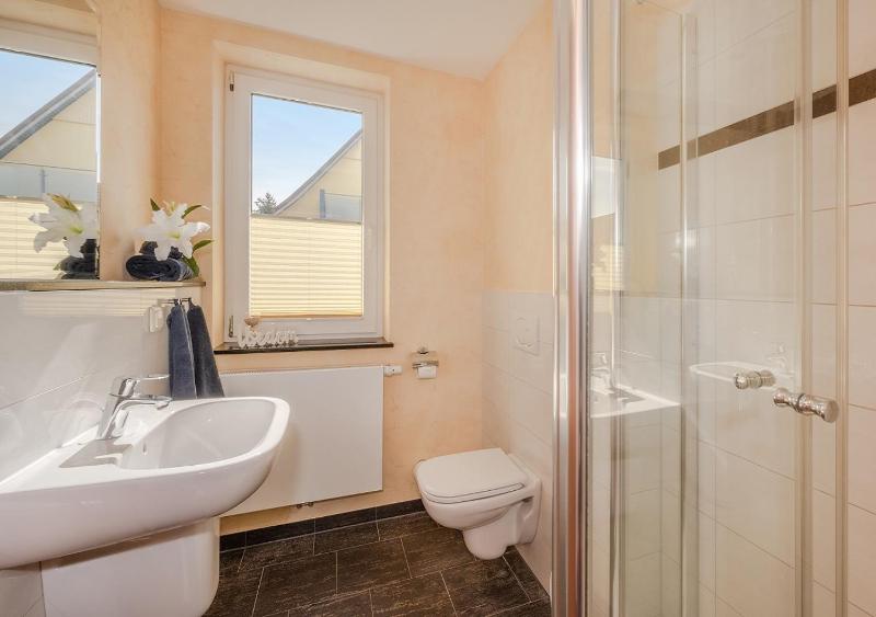Deluxe Double Room (2 Adults + 1 Child) image 4