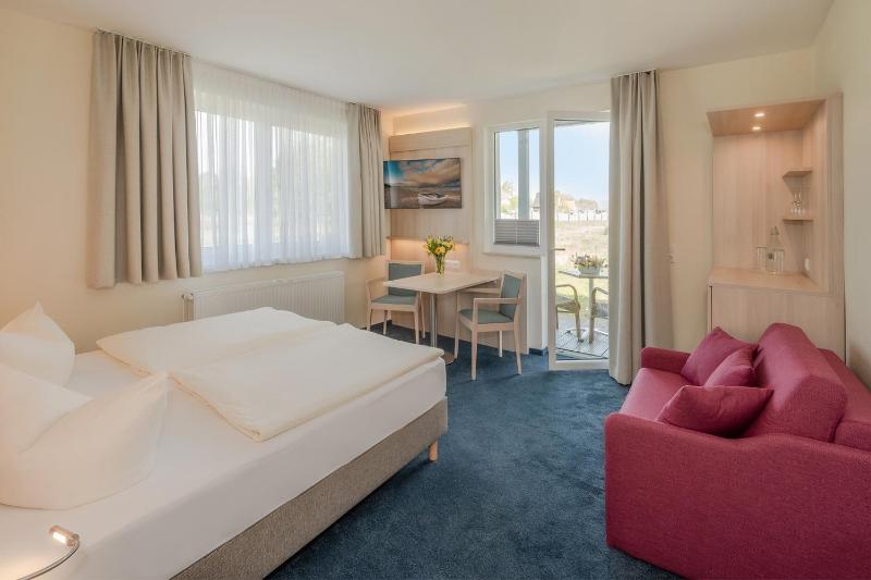 Deluxe Double Room (2 Adults + 1 Child) image 1