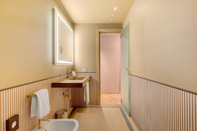 Superior Double Room image 4