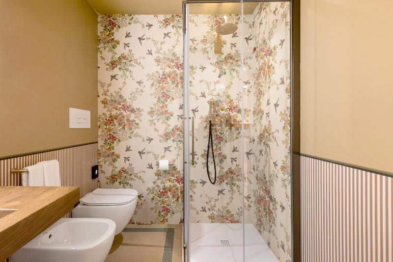 Standard Double Room image 3