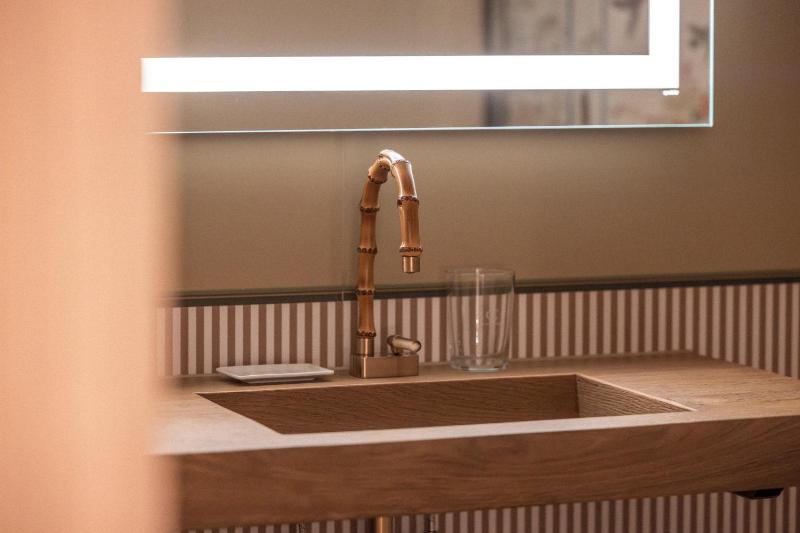 Standard Double Room image 2