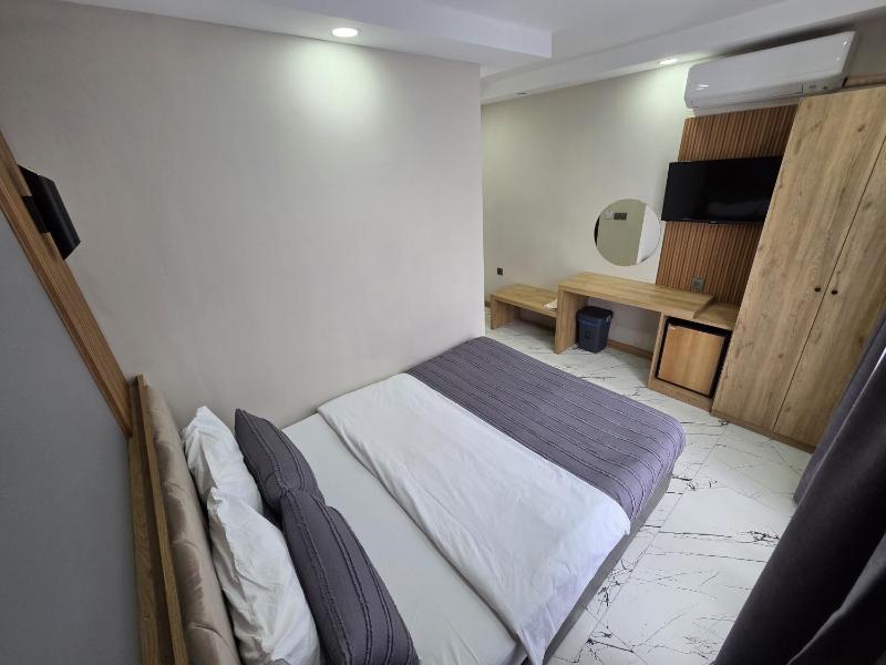 Deluxe Double Room image 3