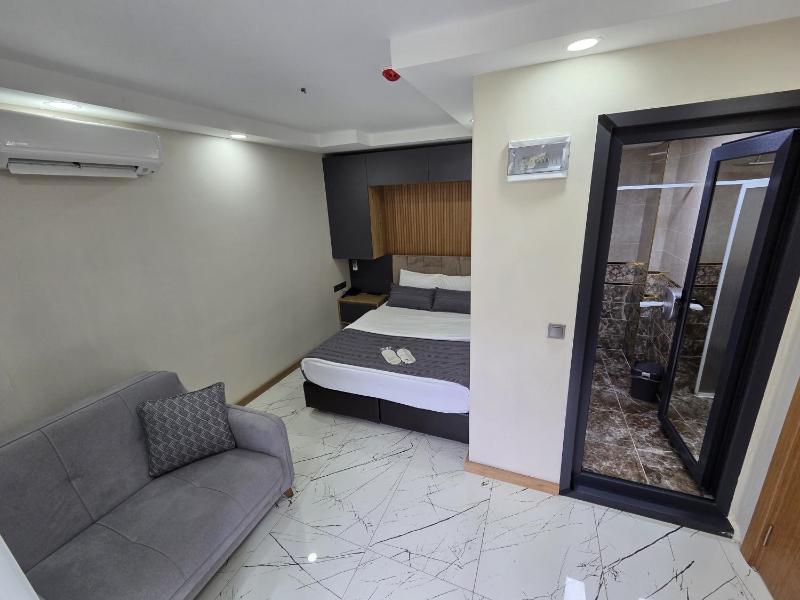 King Room with Lake View image 1