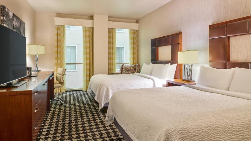 Queen Room with Two Queen Beds image 2