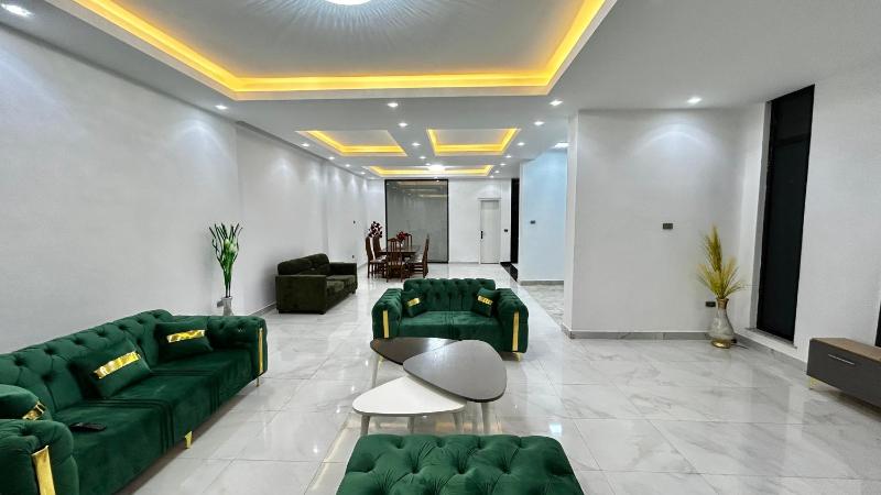 Luxurious & Spacious Mega Home! - image 13
