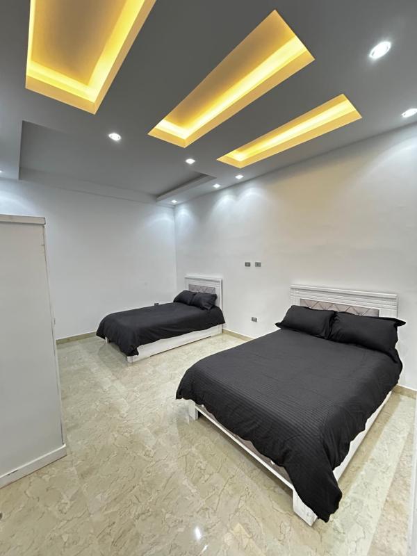 Luxurious & Spacious Mega Home! - image 12