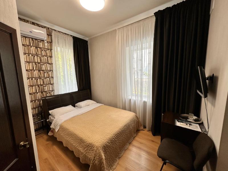 Economy Double Room image 3