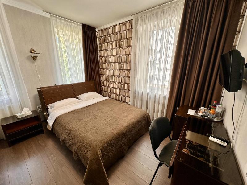 Economy Double Room image 1