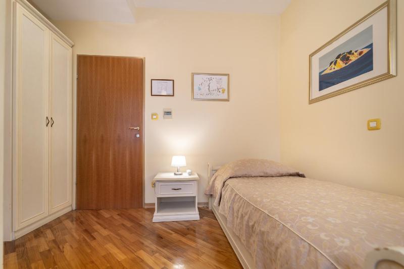 Single Room image 1