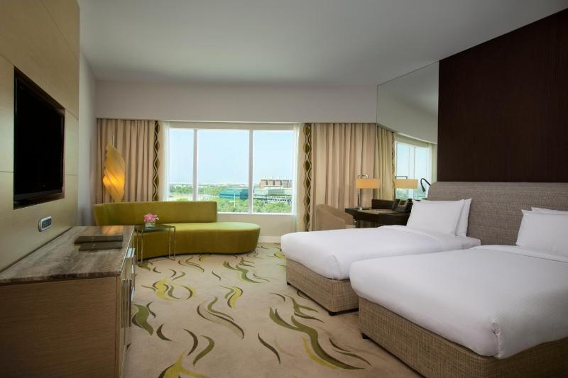 Deluxe Room with Two Twin Beds image 3