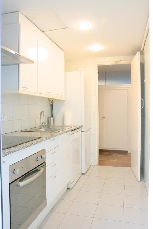 Sweet BCN Three Bedroom Apartment - image 7