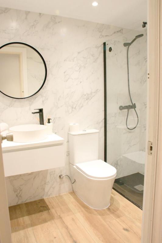 Sweet BCN Three Bedroom Apartment - image 8