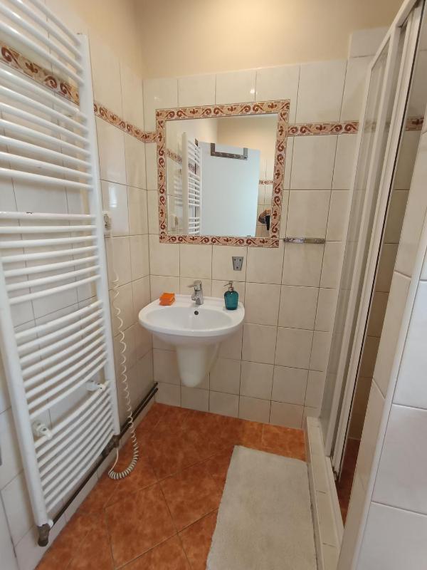 Standard Twin Room image 2