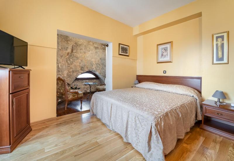 Superior Double Room image 1