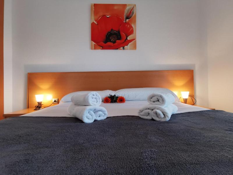Apartamento con WIFI a 5 Minutos de la Playa y Cerca de Tiendas y Restaurantes - ES-209-10 - image 18
