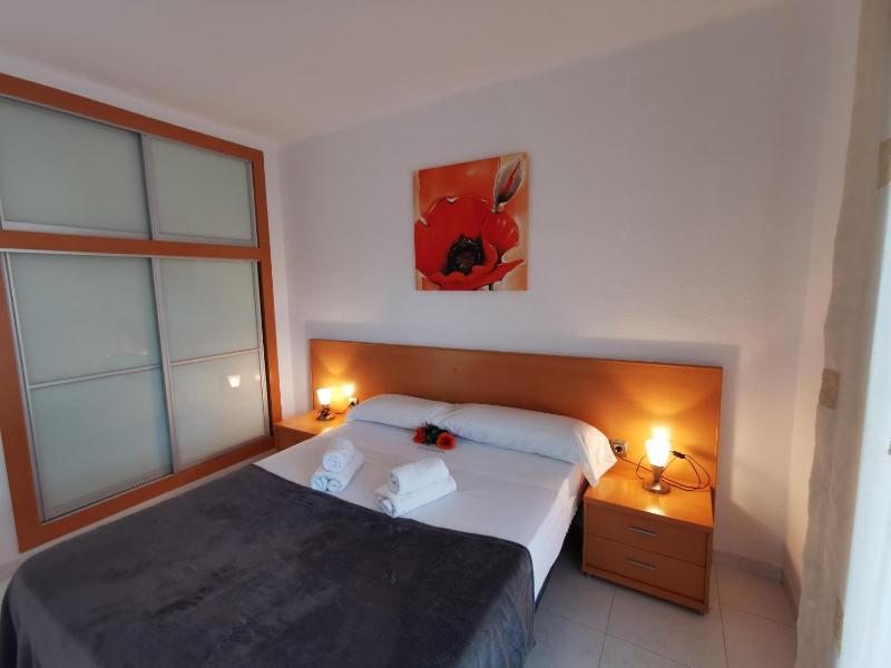 Apartamento con WIFI a 5 Minutos de la Playa y Cerca de Tiendas y Restaurantes - ES-209-10 - image 13